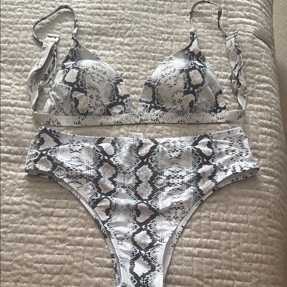 Snakeskin Print Women's Intimate Set